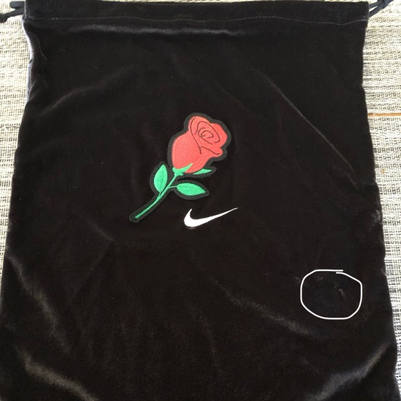 Nike Rose Velvet Soft Shoe Bag - Picture 8 of 8
